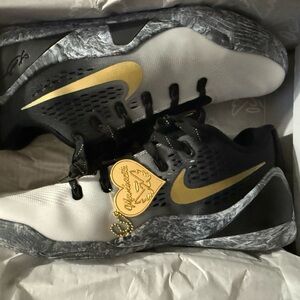 Nike Kobe 9 Em Protro low Men’s 11 Brand New